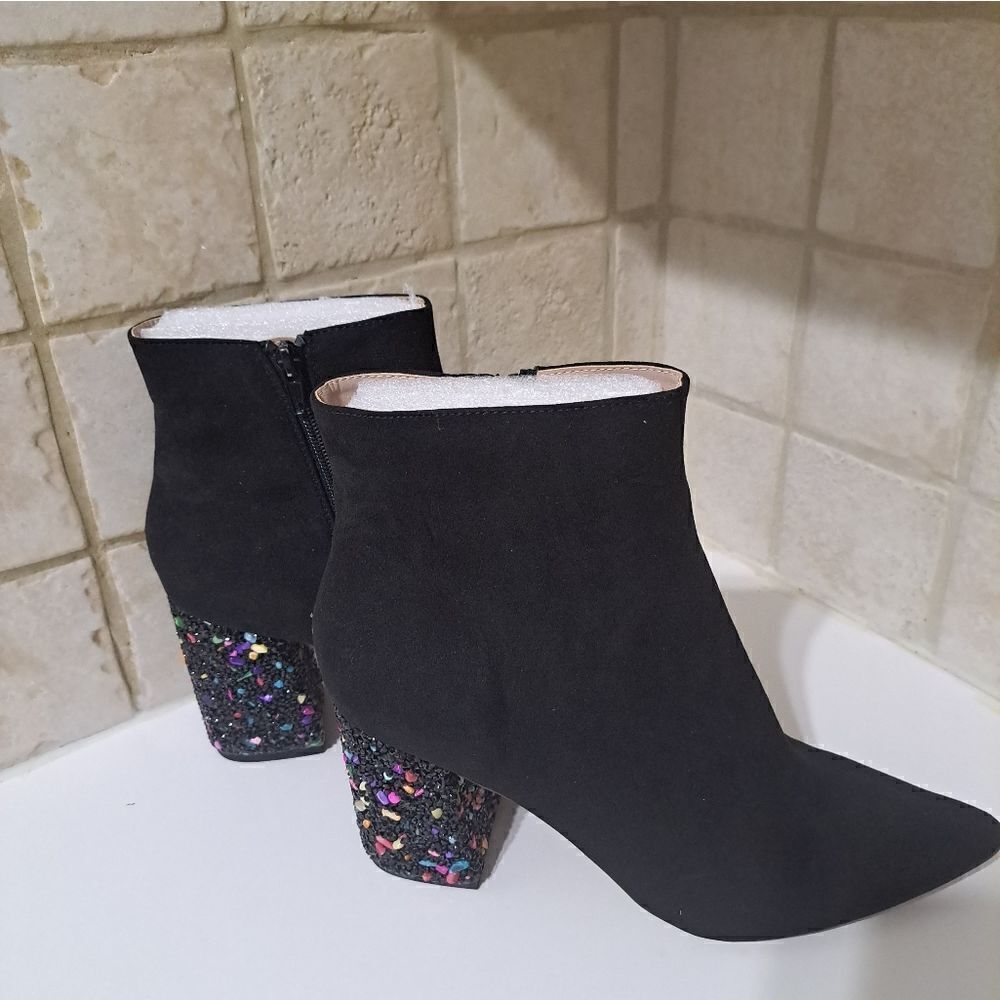 Betsey Johnson Riverr Rock Block Ankle Bootie Size 6